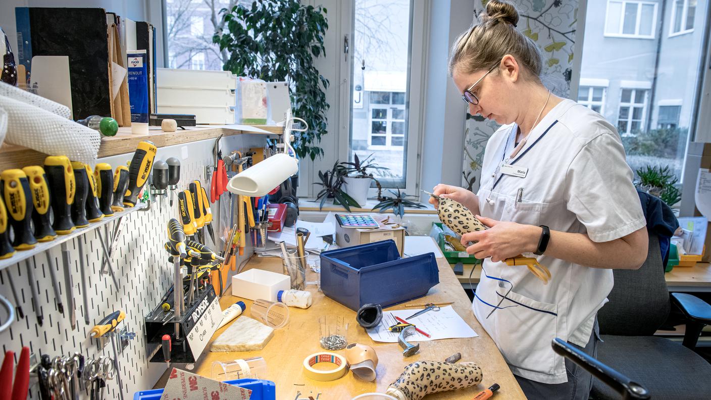 Ortopedteknik på USÖ. Tillverkar proteser och andra hjälpmedel för personer med olika handikapp och behov av olika hjälpmedel.