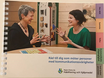 Bild på broschyren " Råd till dig som möter personer med kommunikationssvårigheter"