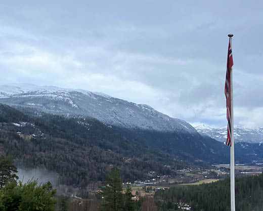 Utskikt över norska fjället Nutheim